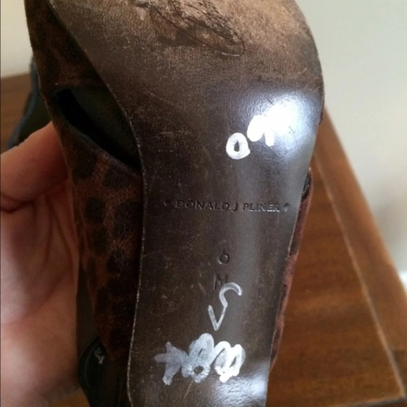 Donald Pliner Ostrich/Leopard Sandals, Size 6M - Picture 3 of 4